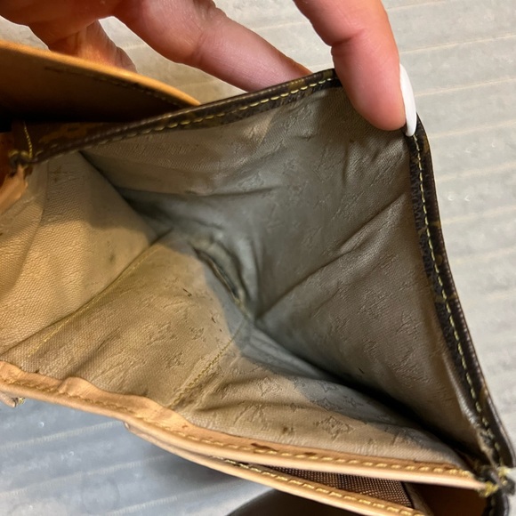 Vintage Louis Vuitton Wallet - Picture 8 of 8